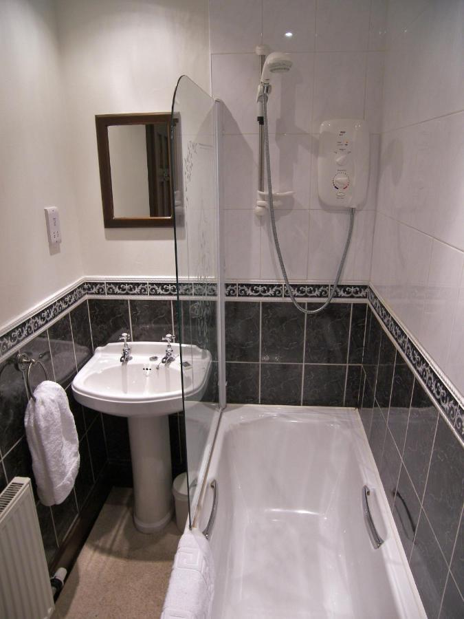 Lion And Unicorn Hotel Thornhill  Habitación foto